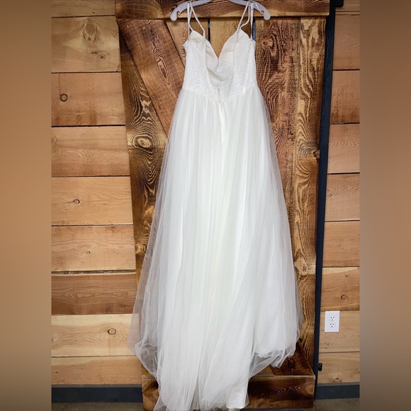 BRAND NEW WEDDING DRESS - Picture 4 of 6